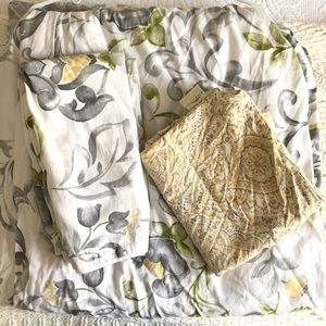 TAHARI Queen Duvet, Matching Shams & Pillow Cases